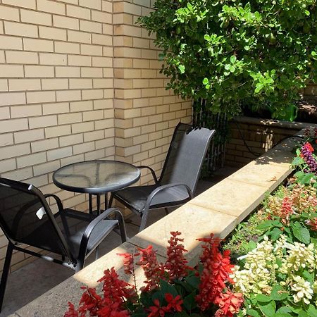 Ensenada Motor Inn And Suites Аделейд Екстериор снимка