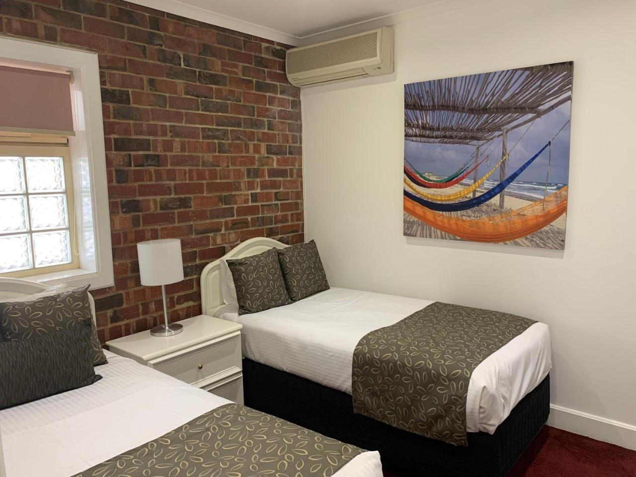 Ensenada Motor Inn And Suites Аделейд Екстериор снимка